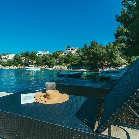 Relax Drvenik Veliki